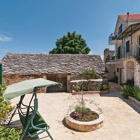 Family Friendly House With A Swimming Pool Skrip Holiday home *