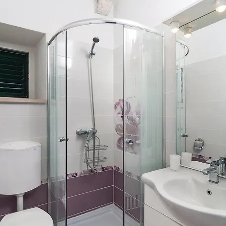 Family Friendly House With A Swimming Pool Skrip *