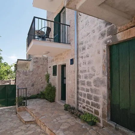 Family Friendly House With A Swimming Pool Skrip *